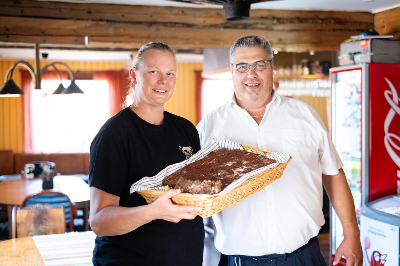 Bed & Breakfast Restaurang Sybarit Houtskar ภายนอก รูปภาพ